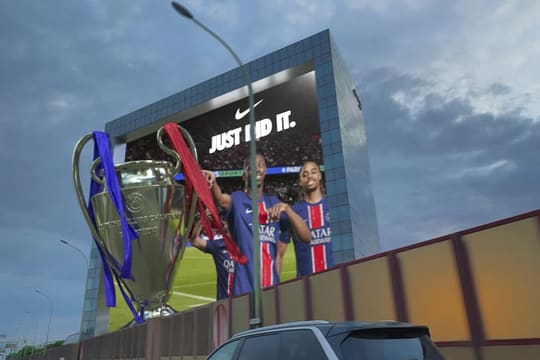 PSG x Nike FOOH: a giant 3D billboard over a road