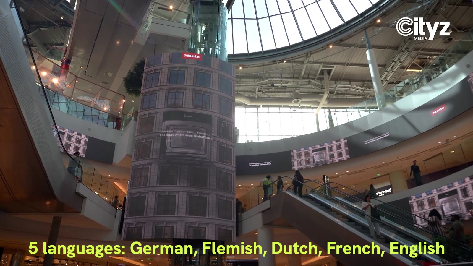 The film on the Cityz Media screens of a Paris shopping mall
