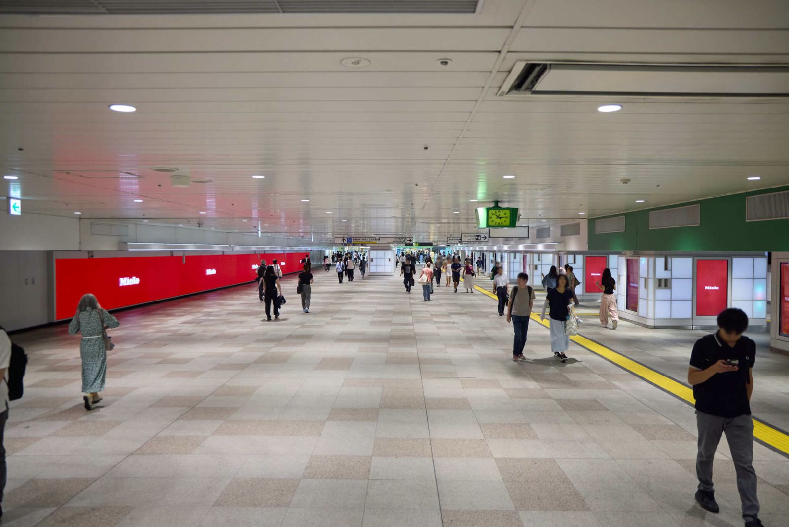 The whole passage in Miele red, the wall on the left and the pillar screens on the right
